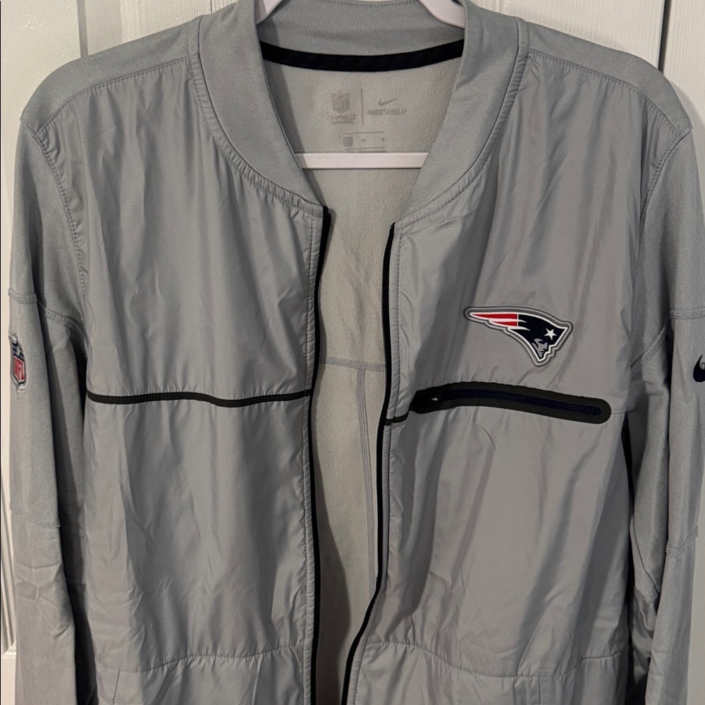 Men’s Nike Dri-Fit NFL New England Patriots Full Zip - Picture 4 of 6